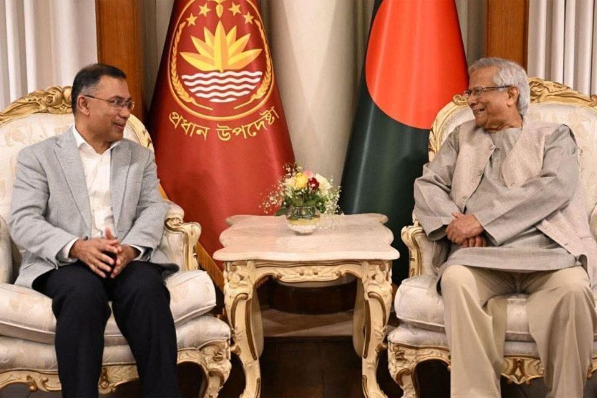 প্রধান উপদেষ্টাকে তারেক রহমানের ফুলেল শুভেচ্ছা