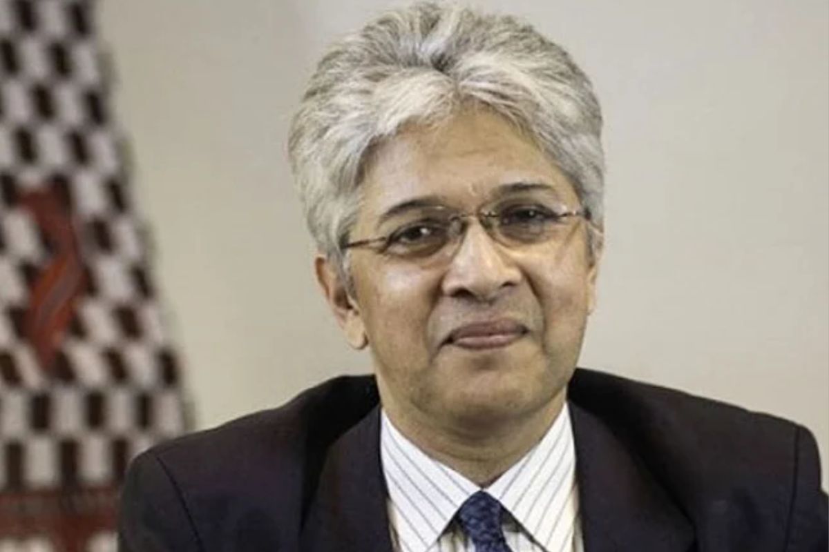 গণভোটে ‘হ্যাঁ’ ভোট দেওয়ার আহ্বান উপদেষ্টা আদিলুর রহমানের