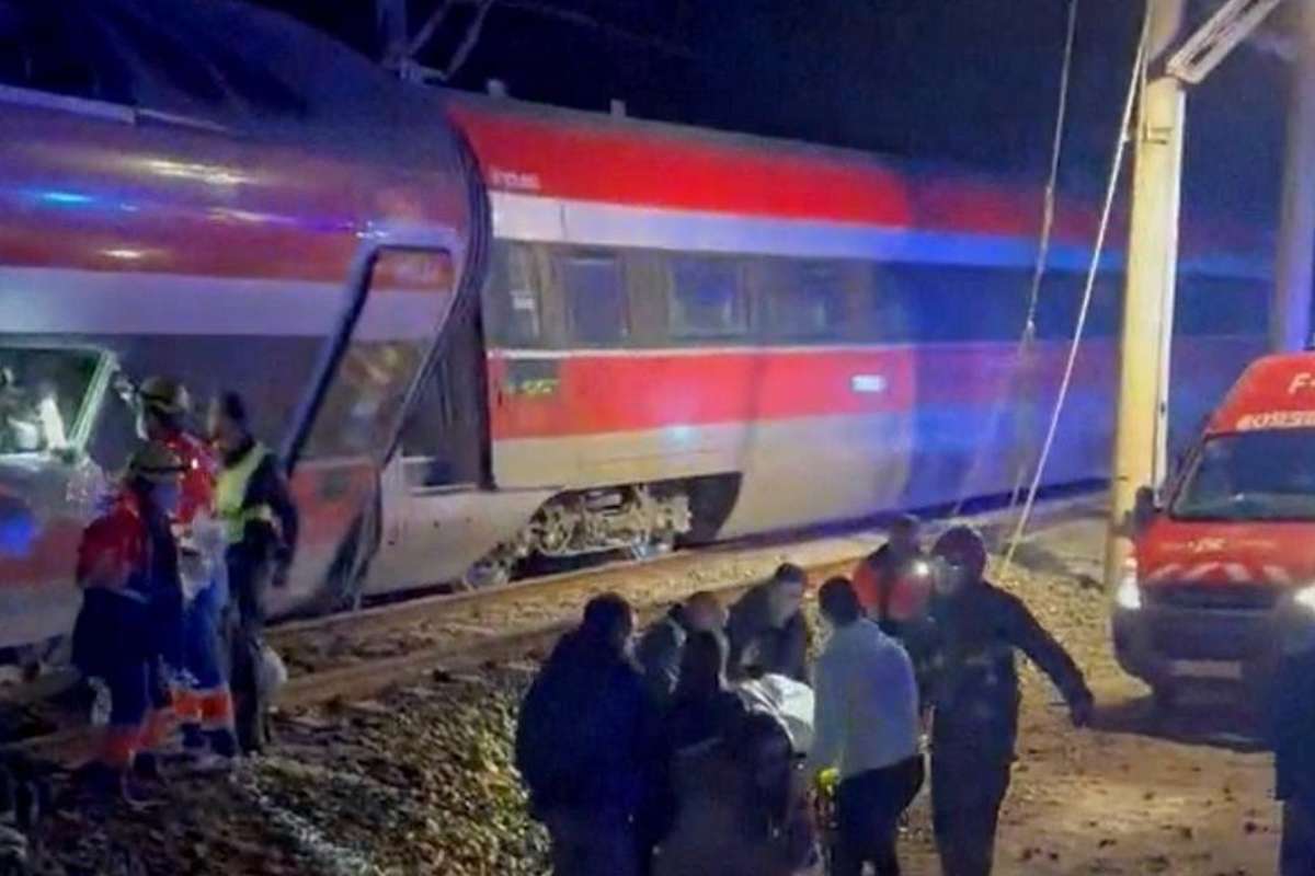 উচ্চগতির ট্রেন দুর্ঘটনায় নি-হ-ত ২১