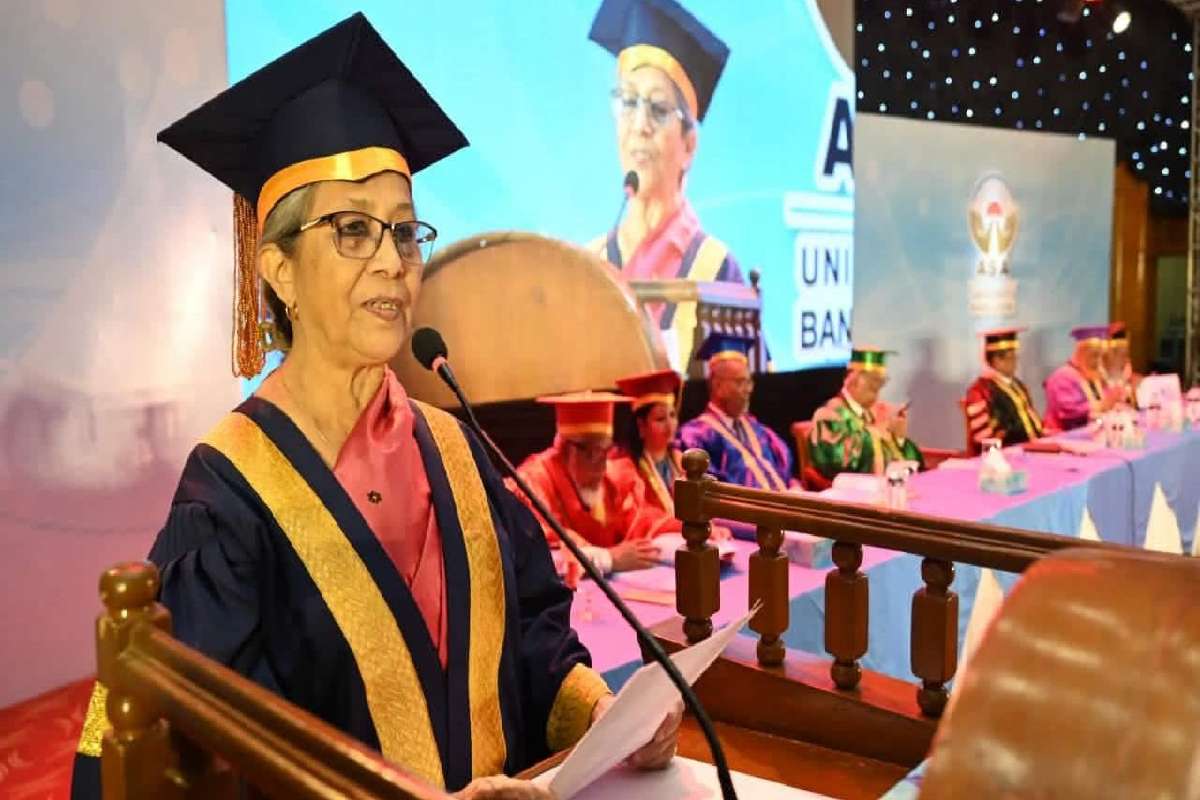 নদী দূষণে বিপন্ন ইলিশ, সতর্ক করলেন মৎস্য উপদেষ্টা