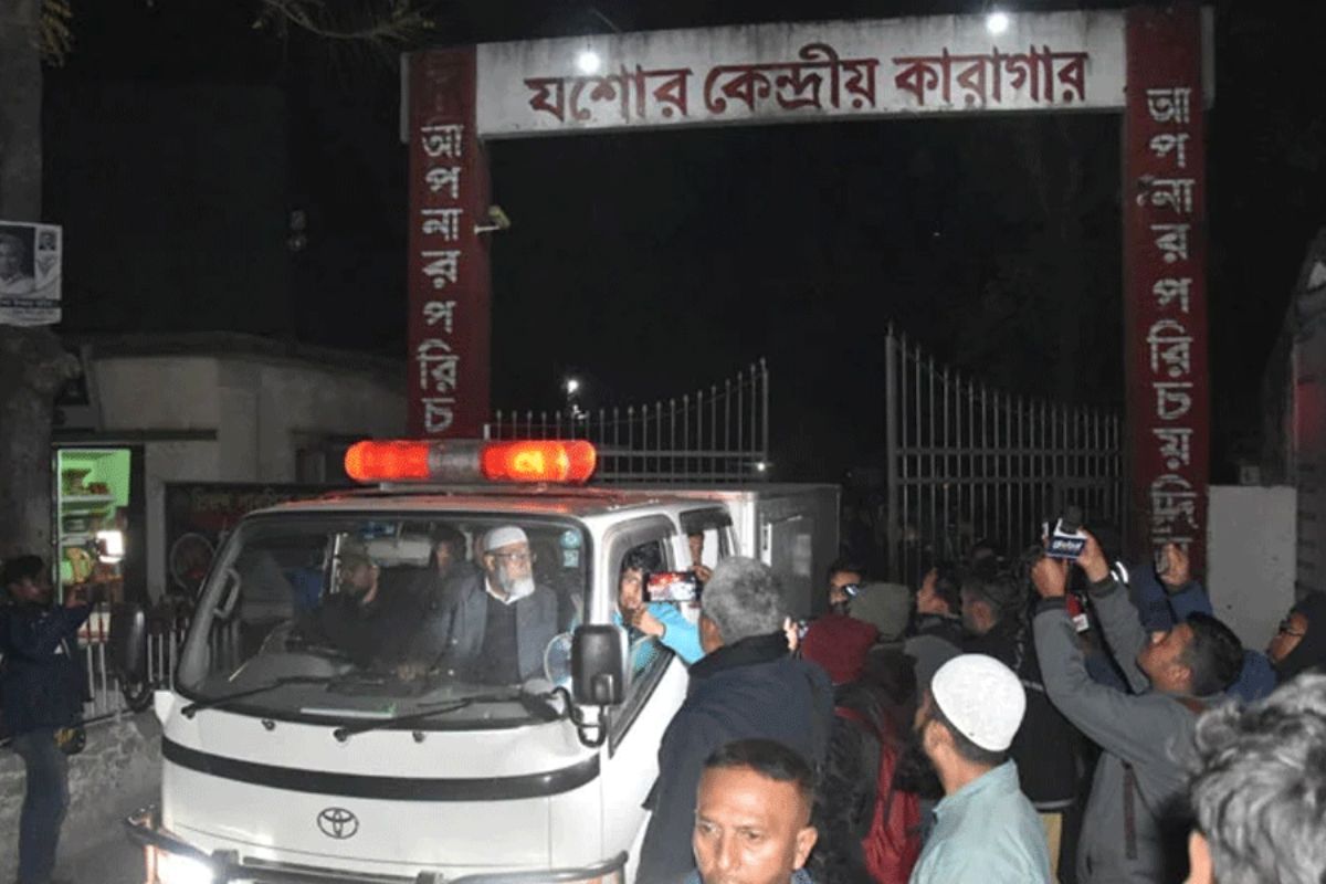 সাদ্দামের স্ত্রী-সন্তানের লাশ দেখা নিয়ে যা জানাল জেলা প্রশাসন