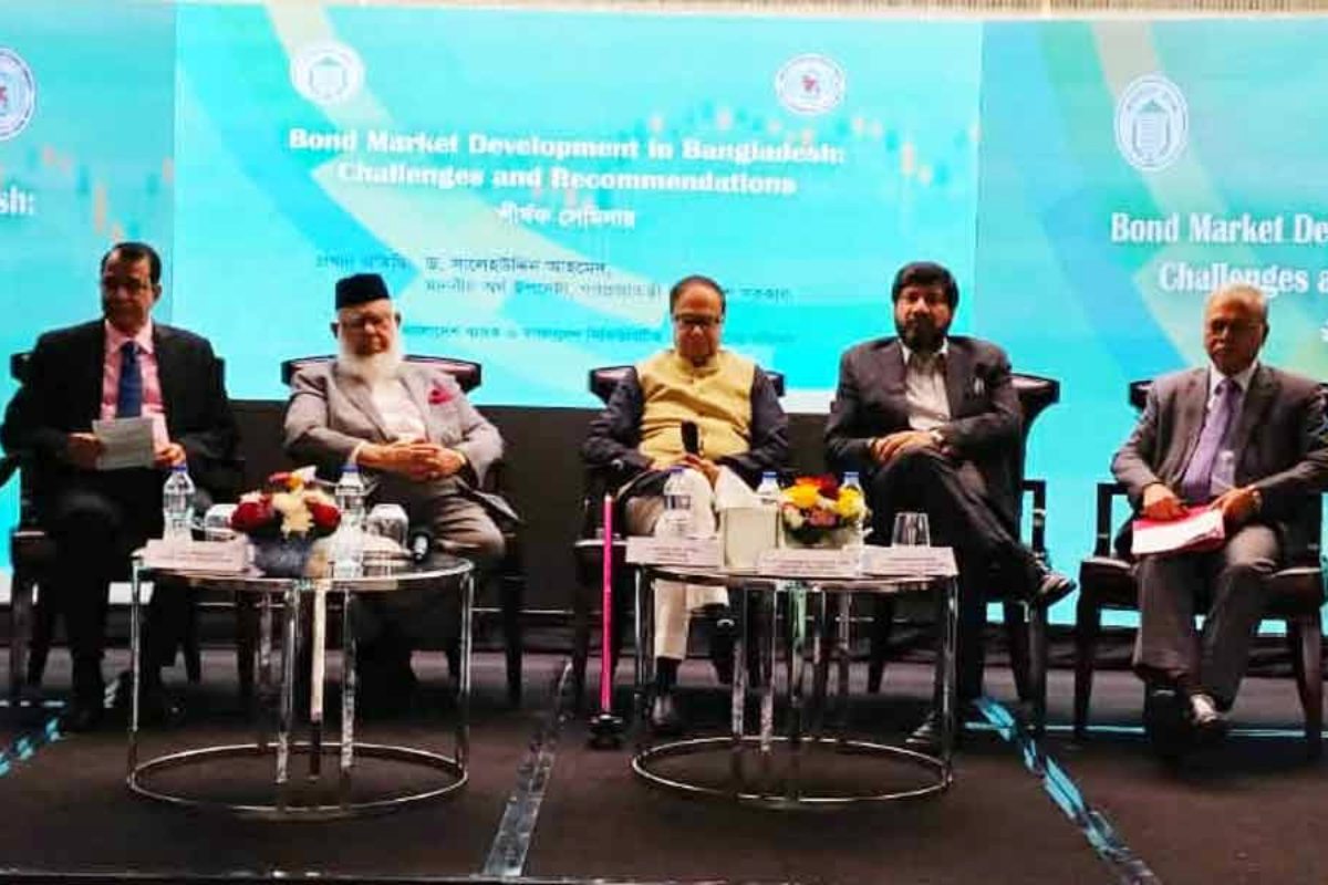 করপোরেট ঋণে কড়াকড়ি, বন্ড মার্কেটে জোর গভর্নরের