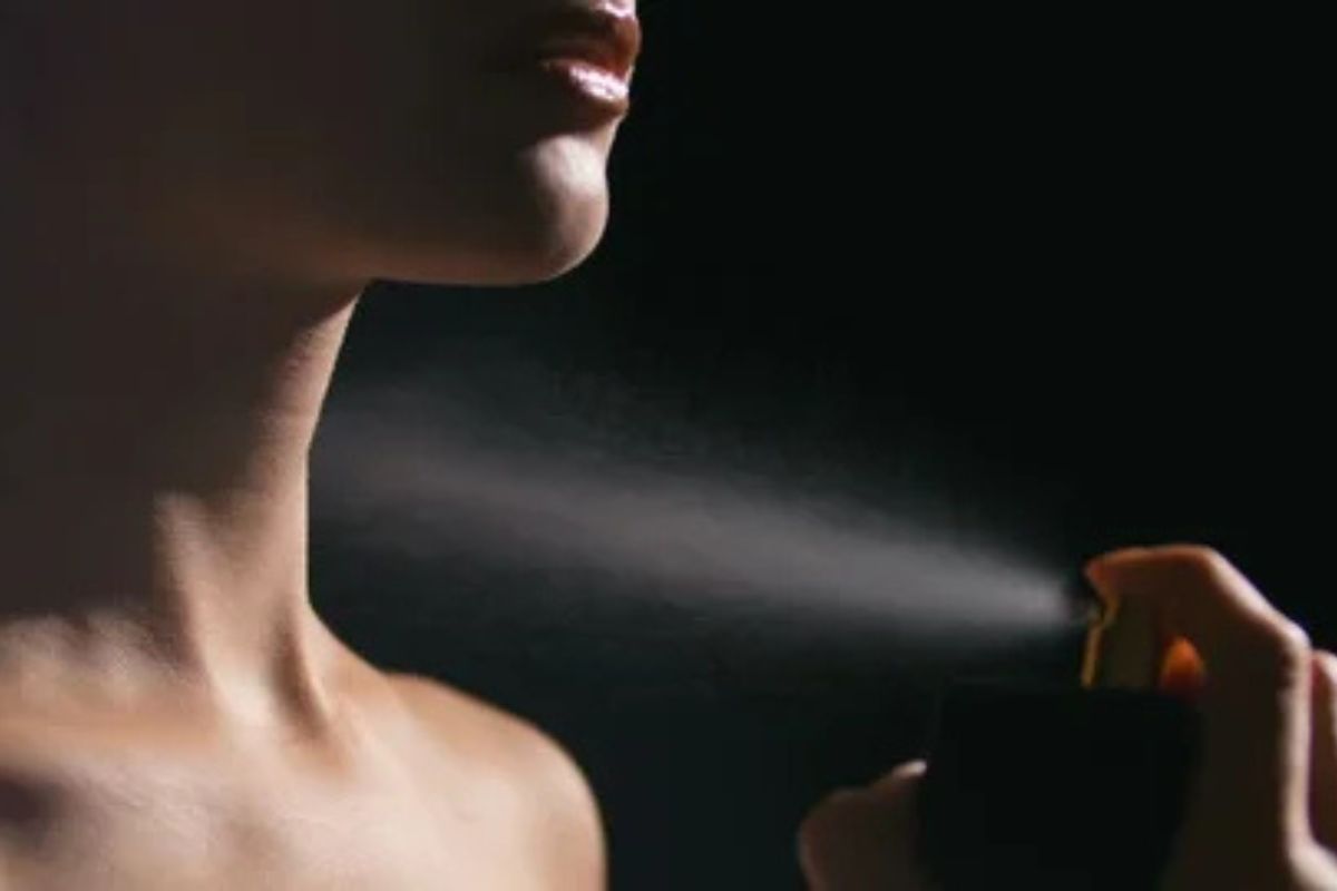 
জানুন ঘাড়ে পারফিউম ব্যবহারের ক্ষতি