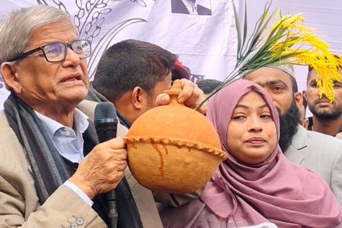 জুলাই শহীদের বোনের দেওয়া উপহারে অশ্রুসিক্ত মির্জা ফখরুল