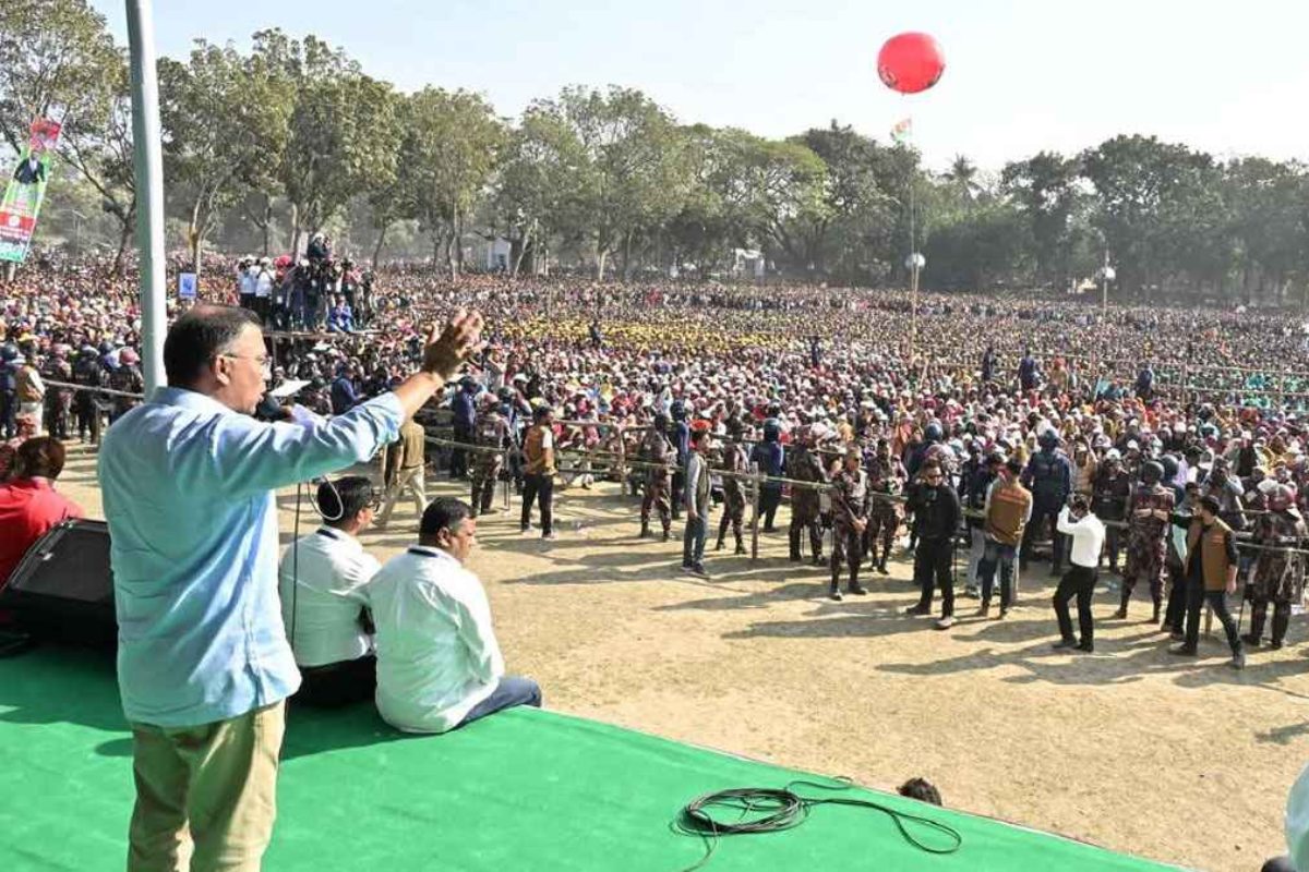 একটি দল ৫ আগস্টের পর থেকে মা-বোনদের তুচ্ছ-তাচ্ছিল্য করছে: তারেক রহমান