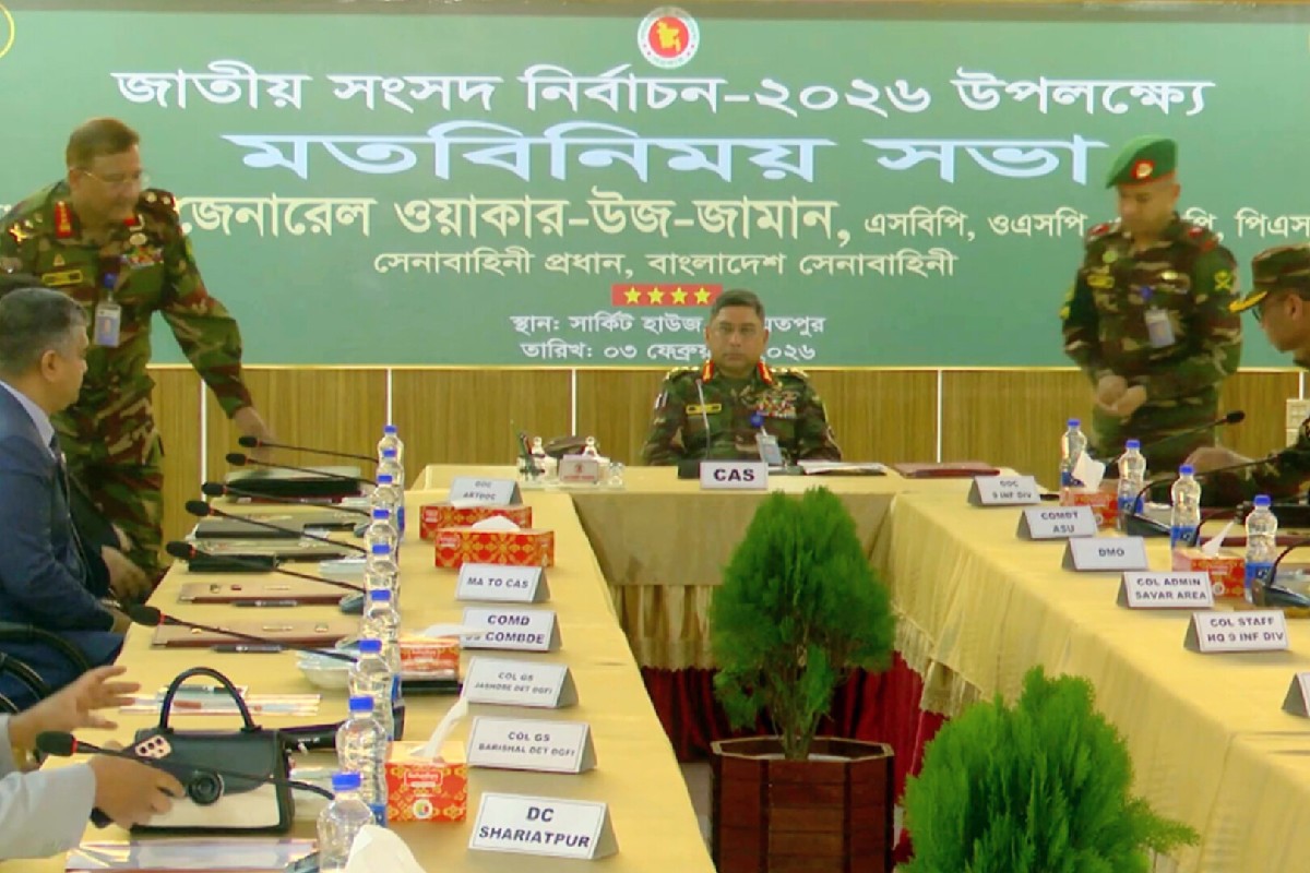 নির্বাচন ও গণভোট নিয়ে তিন জেলার কর্মকর্তাদের সঙ্গে সেনাপ্রধানের বৈঠক