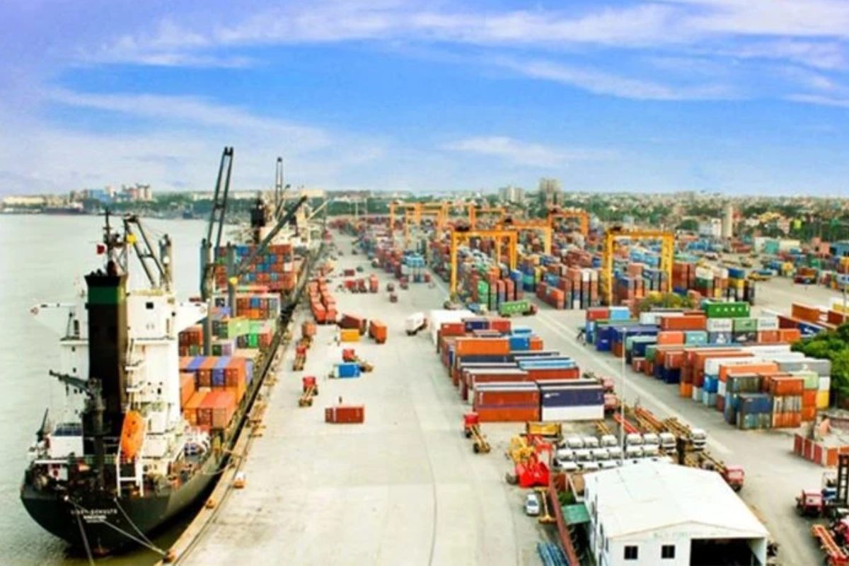 এবার লাগাতার কর্মবিরতির ঘোষণা দিল চট্টগ্রাম বন্দরের শ্রমিক-কর্মচারীরা