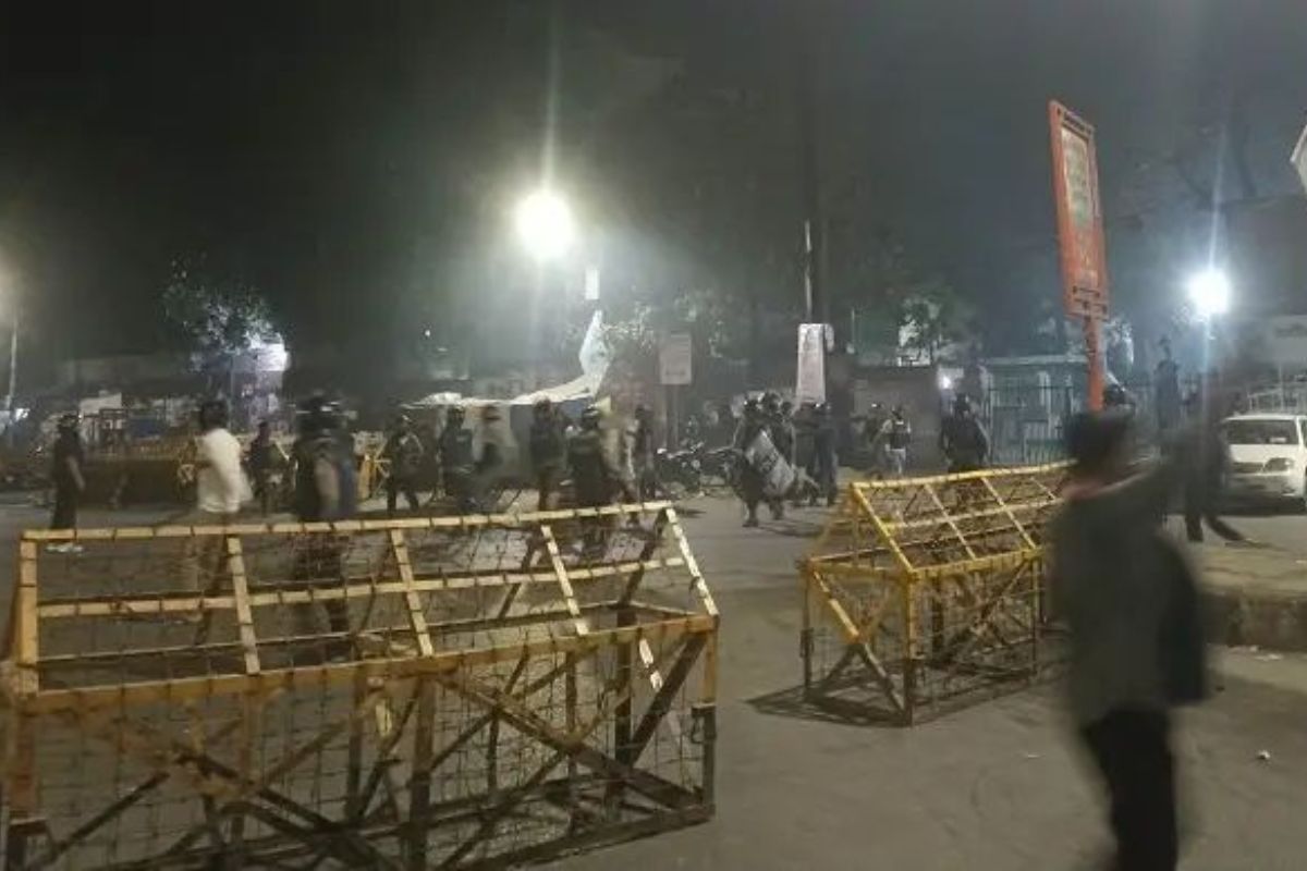 ইনকিলাব মঞ্চ-পুলিশ সং-ঘর্ষ: আহত ৯৬ জন ঢাকা মেডিকেলে