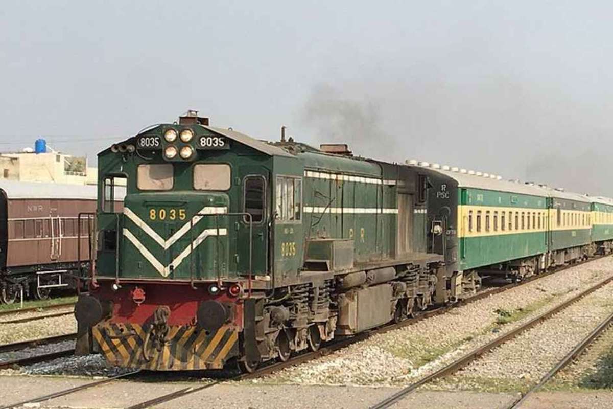 পাকিস্তান থেকে ট্রেন বগি কিনতে আগ্রহী বাংলাদেশ