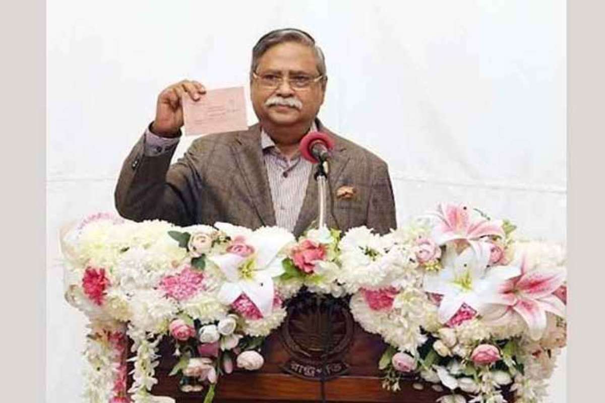 পোস্টাল ব্যালটে ভোট দিলেন রাষ্ট্রপতি মো. সাহাবুদ্দিন
