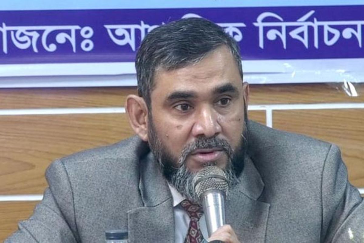 ভোটকেন্দ্রে ফোন নিয়ে প্রবেশে বাধা নেই: ইসি