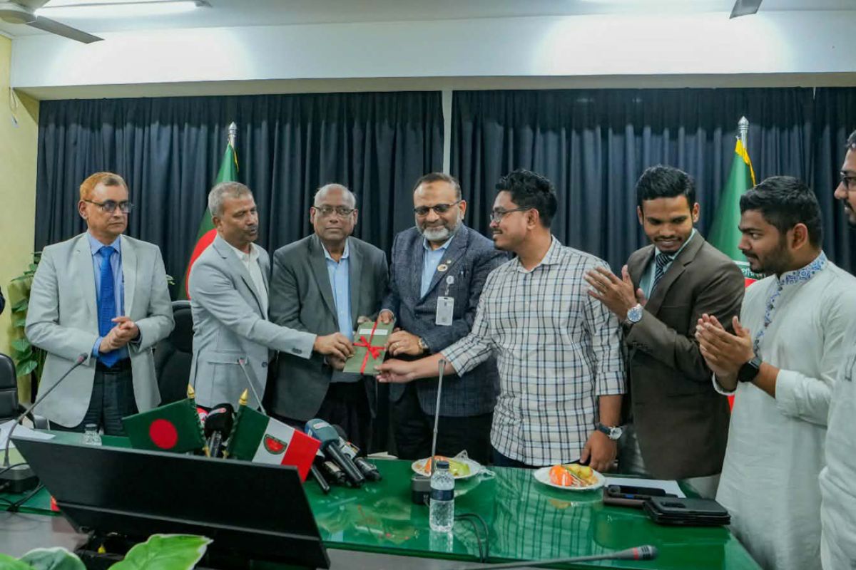 ক্রীড়া উপদেষ্টার উদ্যোগে ঢাবিকে বড় সহায়তা দিল বিসিবি