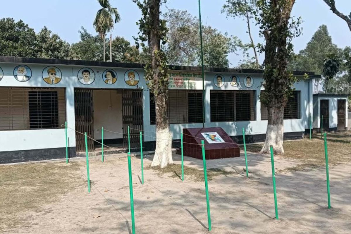 নির্বাচনী নিরাপত্তায় ফাঁক, ভোটকেন্দ্রের ৪টি সিসি ক্যামেরা চুরি