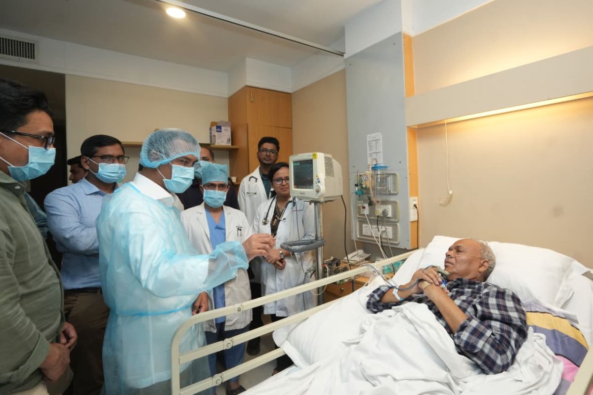 হাসপাতালে ভর্তি রিজভী, দেখতে গেলেন তারেক রহমান