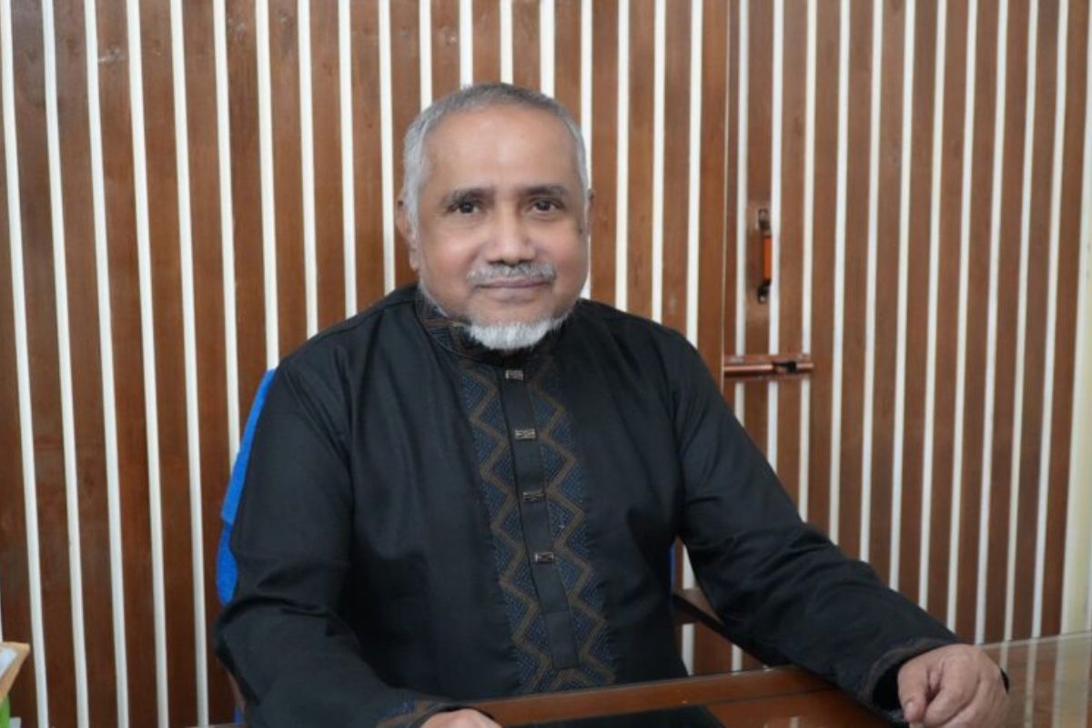 স্ত্রীসহ সিঙ্গাপুরে গেলেন বিরোধীদলীয় উপনেতা ডা. তাহের