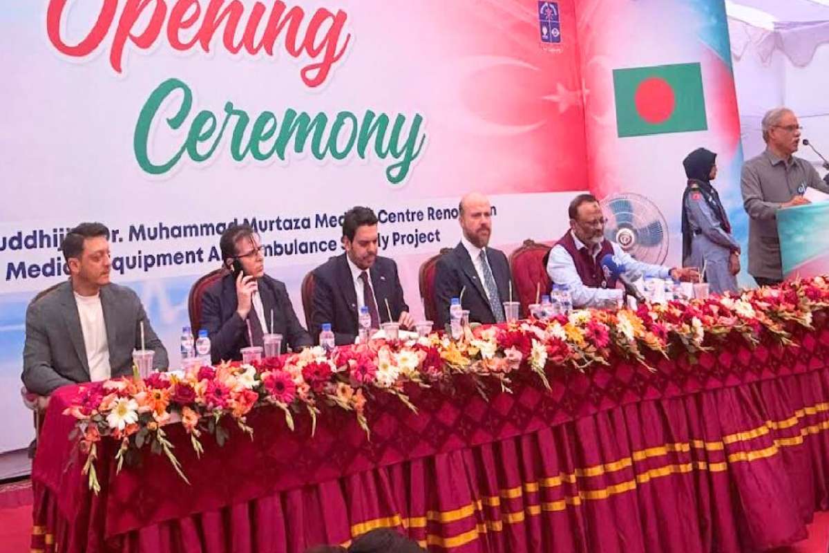 উদ্বোধনী অনুষ্ঠানে অংশ নিতে হঠাৎ ঢাবিতে ওজিল
