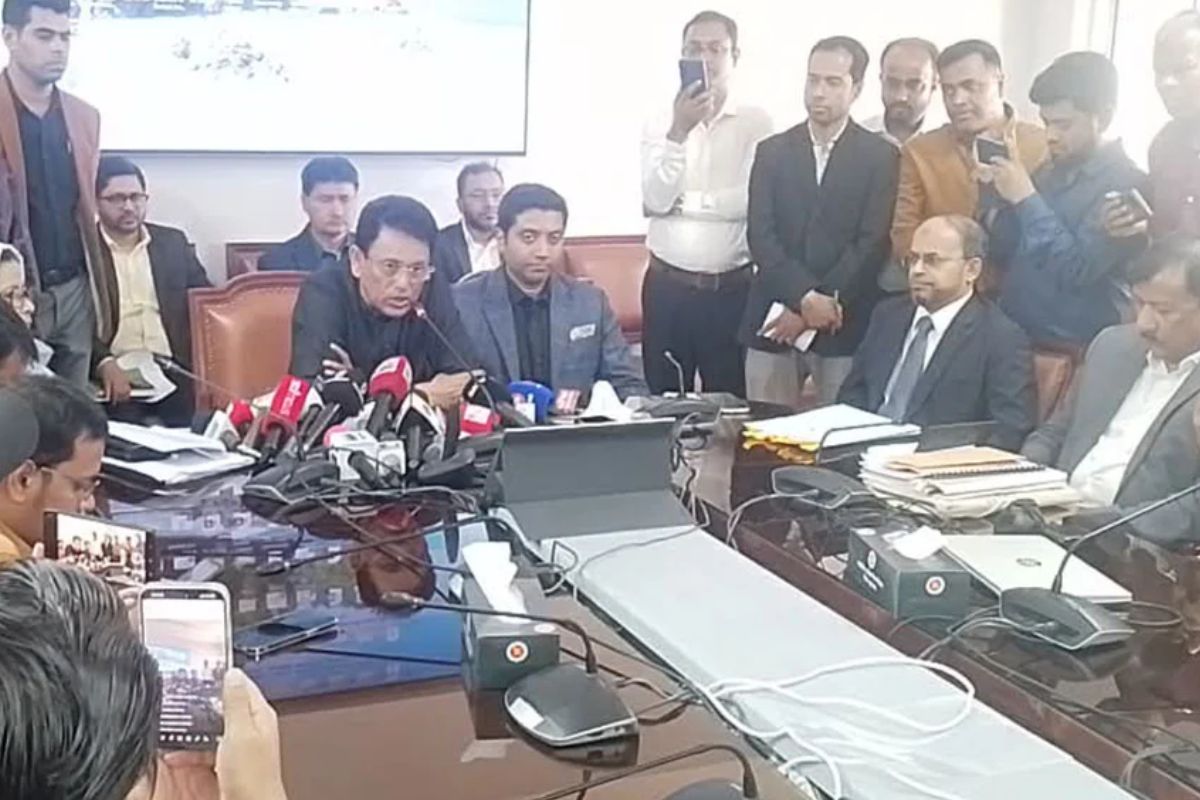 ইংলিশ মিডিয়াম স্কুলকে নিয়মের মধ্যে আনবে সরকার: শিক্ষামন্ত্রী