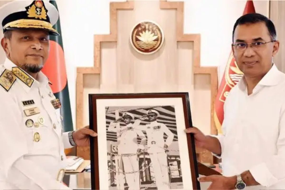 প্রধানমন্ত্রী তারেক রহমানের সঙ্গে নৌবাহিনী প্রধানের সৌজন্য সাক্ষাৎ