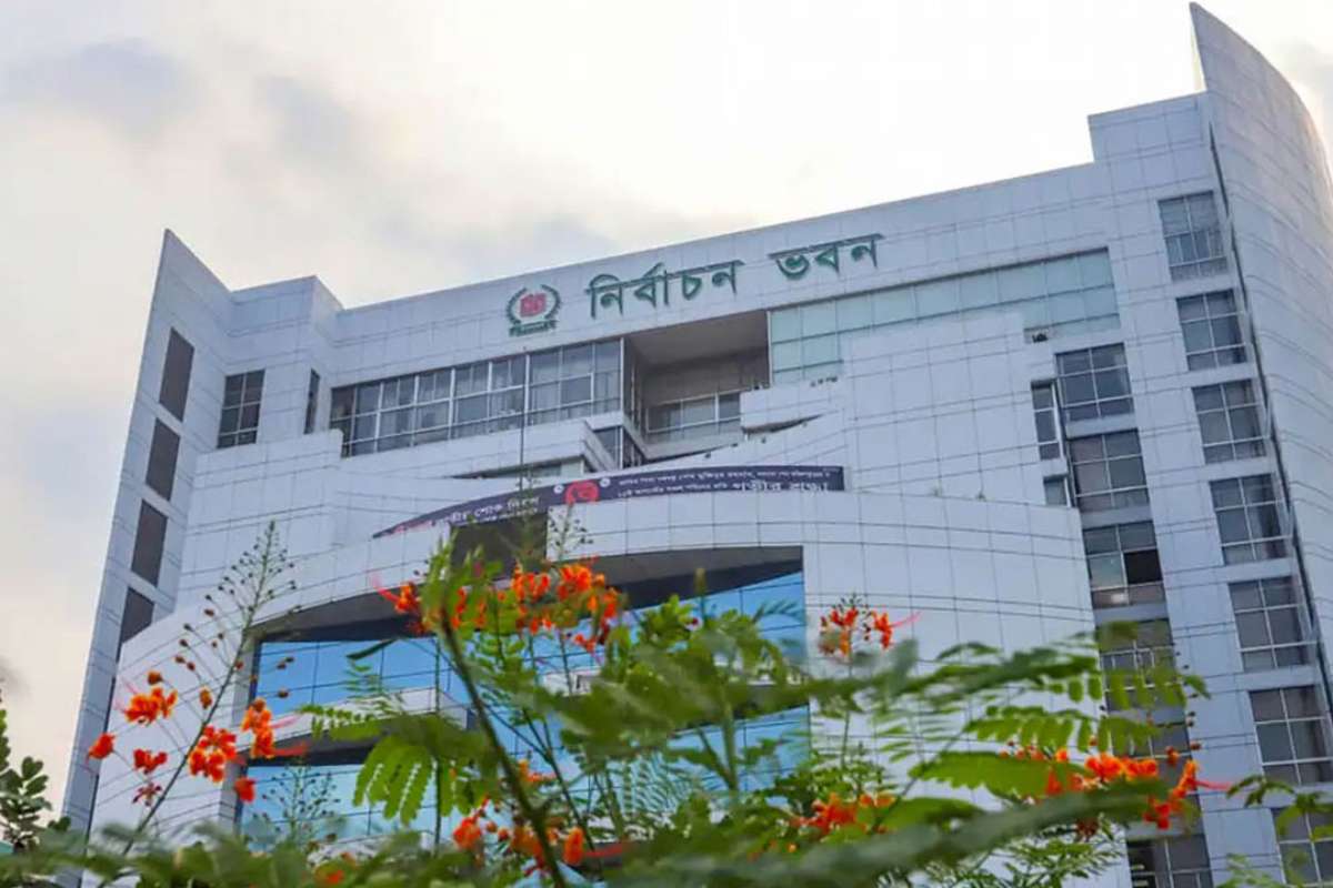 ইসিতে একসঙ্গে ১১২ নির্বাচন কর্মকর্তার বদলি
