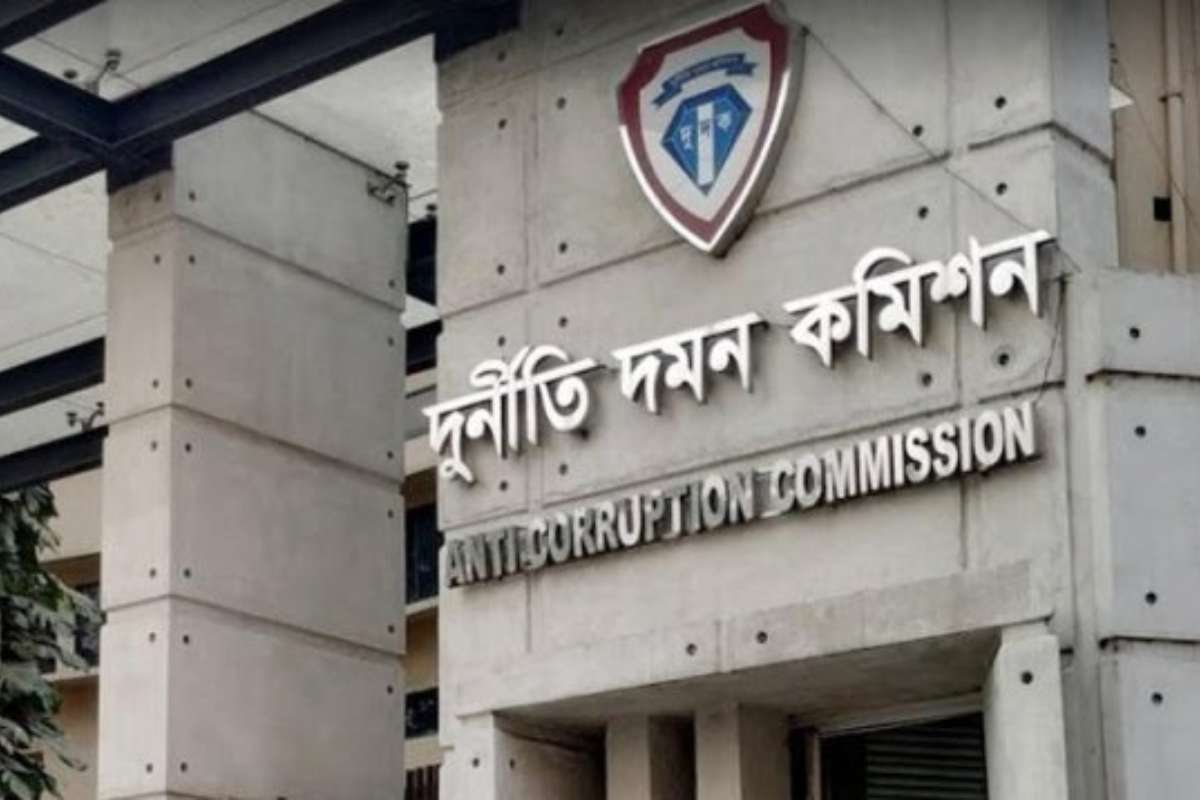 দুদকে একযোগে ২৭ কর্মকর্তা-কর্মচারীর বদলি