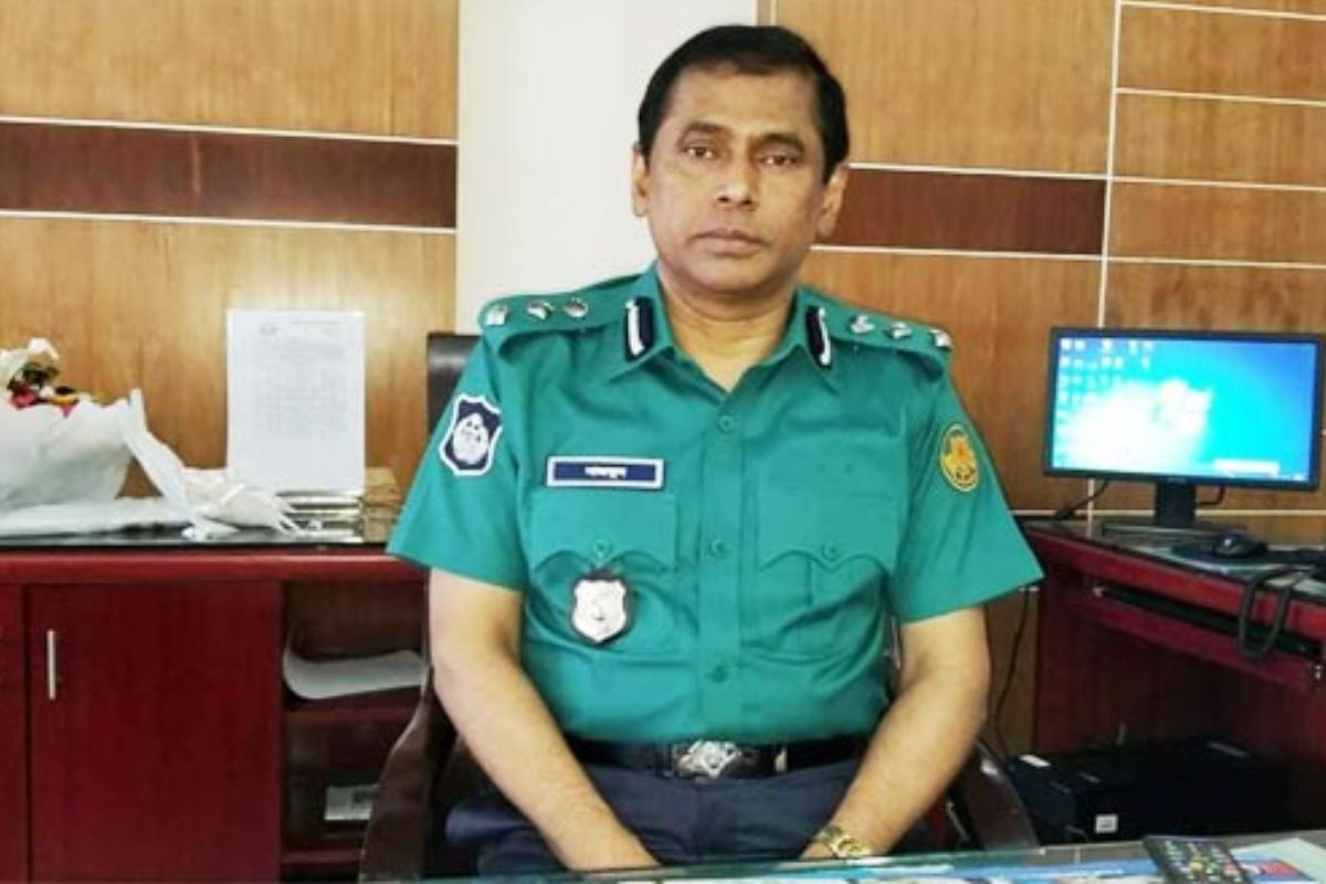 সাবেক ডিআইজি শেখ নাজমুল আলমের ওপর বিদেশ ভ্রমণে নিষেধাজ্ঞা