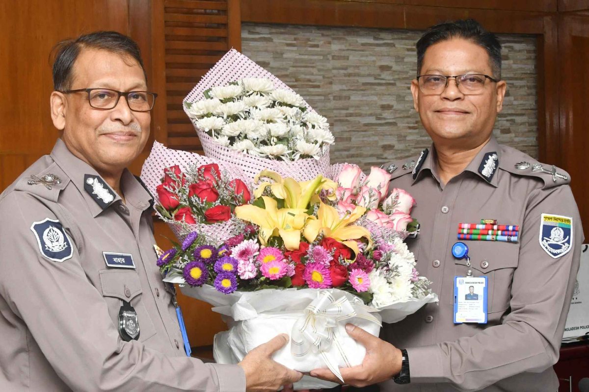 পুলিশ সদর দফতরে আইজিপি বিদায়-বরণ অনুষ্ঠান