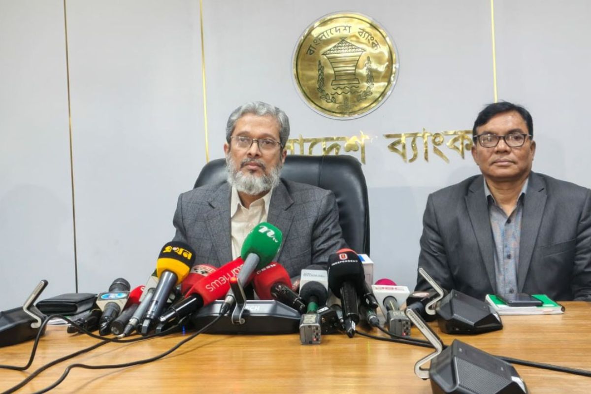 উপদেষ্টাকে হেনস্তা: জড়িত কর্মকর্তাদের তালিকা করছে কেন্দ্রীয় ব্যাংক