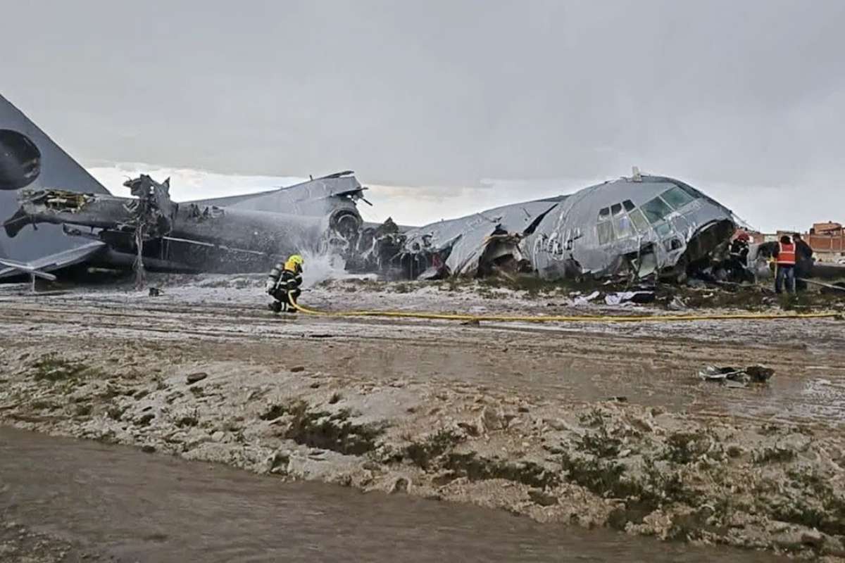 বলিভিয়ায় টাকা ভর্তি বিমান বিধ্বস্ত, নি-হ-ত ১৫