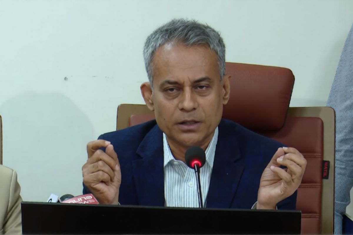 ঈদের পরেই রাজধানীজুড়ে ফুটপাত দখলমুক্ত করার ঘোষণা মন্ত্রীর