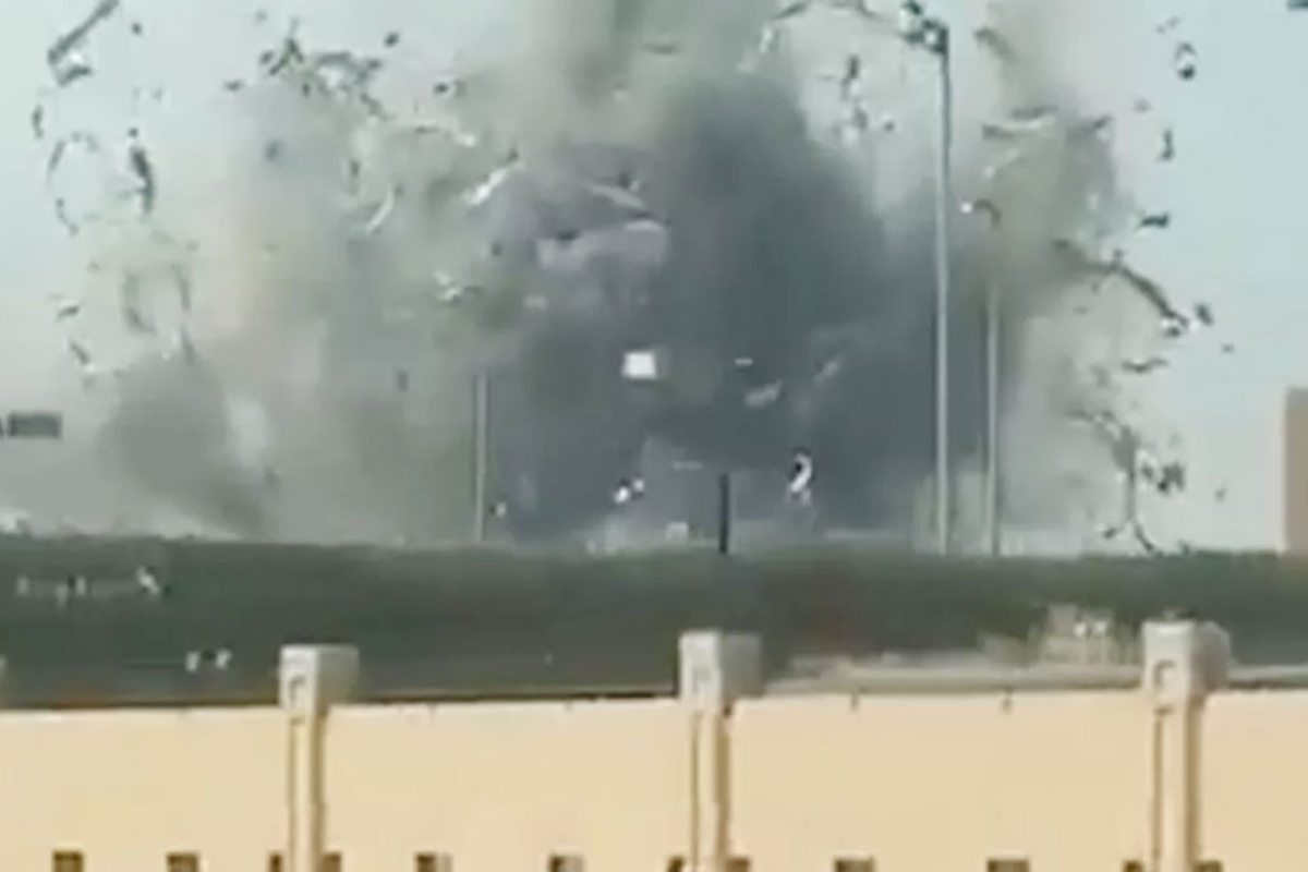 ইরানের হাম'লায় বাহরাইনে মার্কিন বিমানঘাঁটির মূল কমান্ড-ভবন ধ্বংস