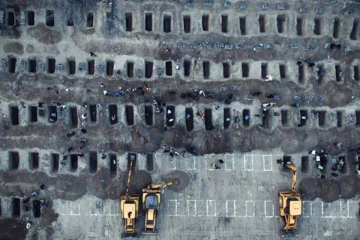 গণকবরের ছবি প্রকাশ করে ট্রাম্পকে কড়া জবাব ইরানি পররাষ্ট্রমন্ত্রীর