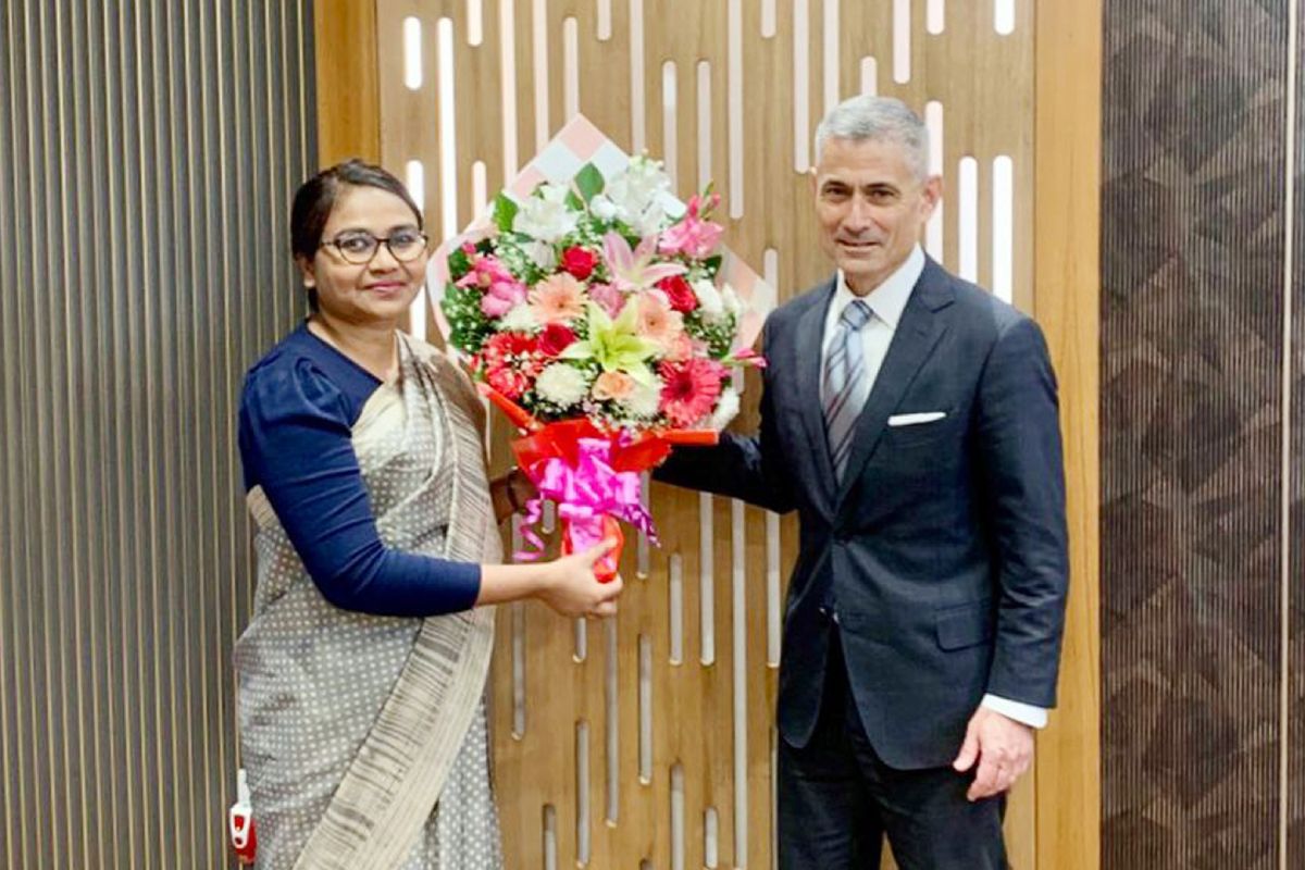 ২ দিনের রাষ্ট্রীয় সফরে ঢাকায় এলেন মার্কিন সহকারী পররাষ্ট্রমন্ত্রী