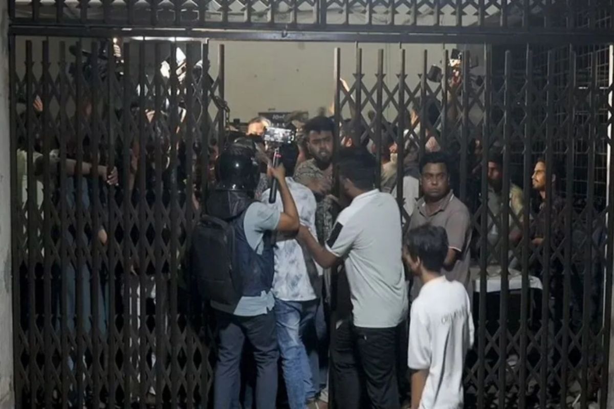 মধ্যরাতে রণক্ষেত্র ঢাকা পলিটেকনিক, ছাত্রদল-শিবির সংঘর্ষে আহত ১৫ শিক্ষার্থী