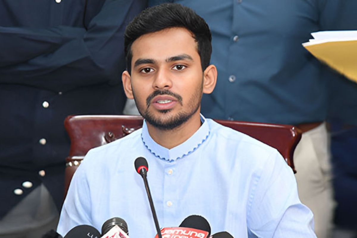 দুর্নীতির অভিযোগে জনসমক্ষে ব্যাংক হিসাব প্রকাশ করবে আসিফ