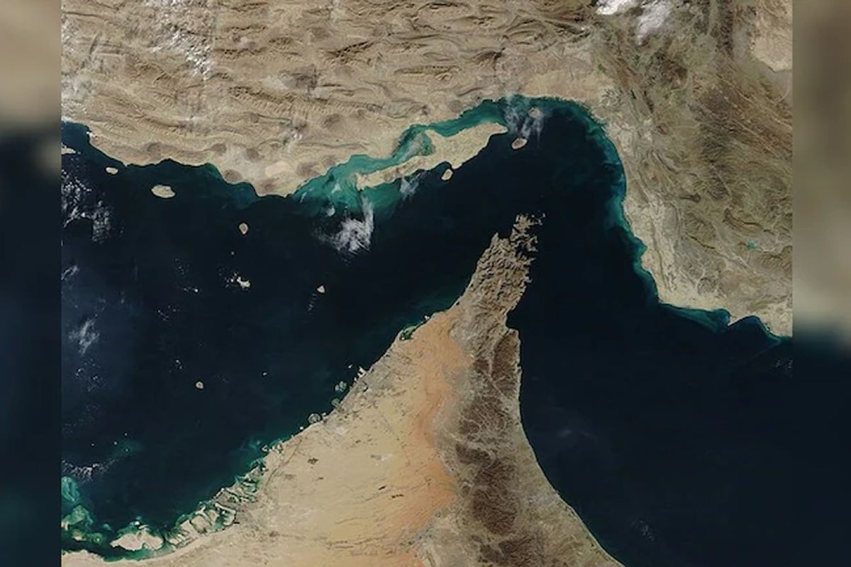 হরমুজ প্রণালী দিয়ে কেবল চীনা জাহাজ চলাচলের অনুমতি দেবে ইরান