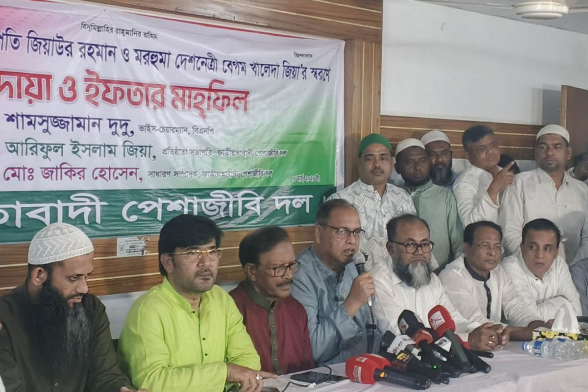 সবাইকে ঐক্যবদ্ধ থেকে সরকারের পাশে দাঁড়াতে হবে: শামসুজ্জামান দুদু