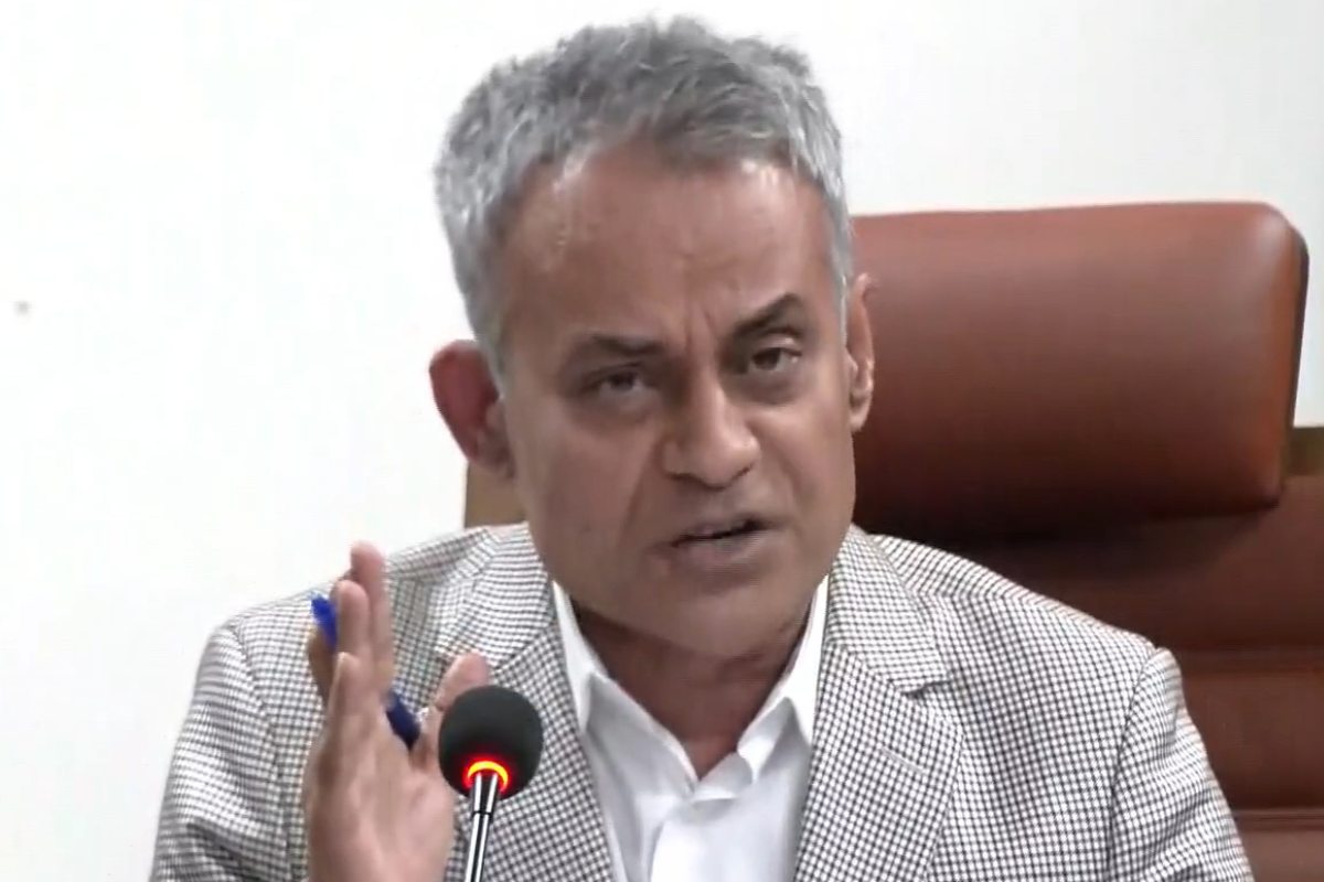 অতিরিক্ত ভাড়া নিলেই রুট পারমিট বাতিল: সেতুমন্ত্রী