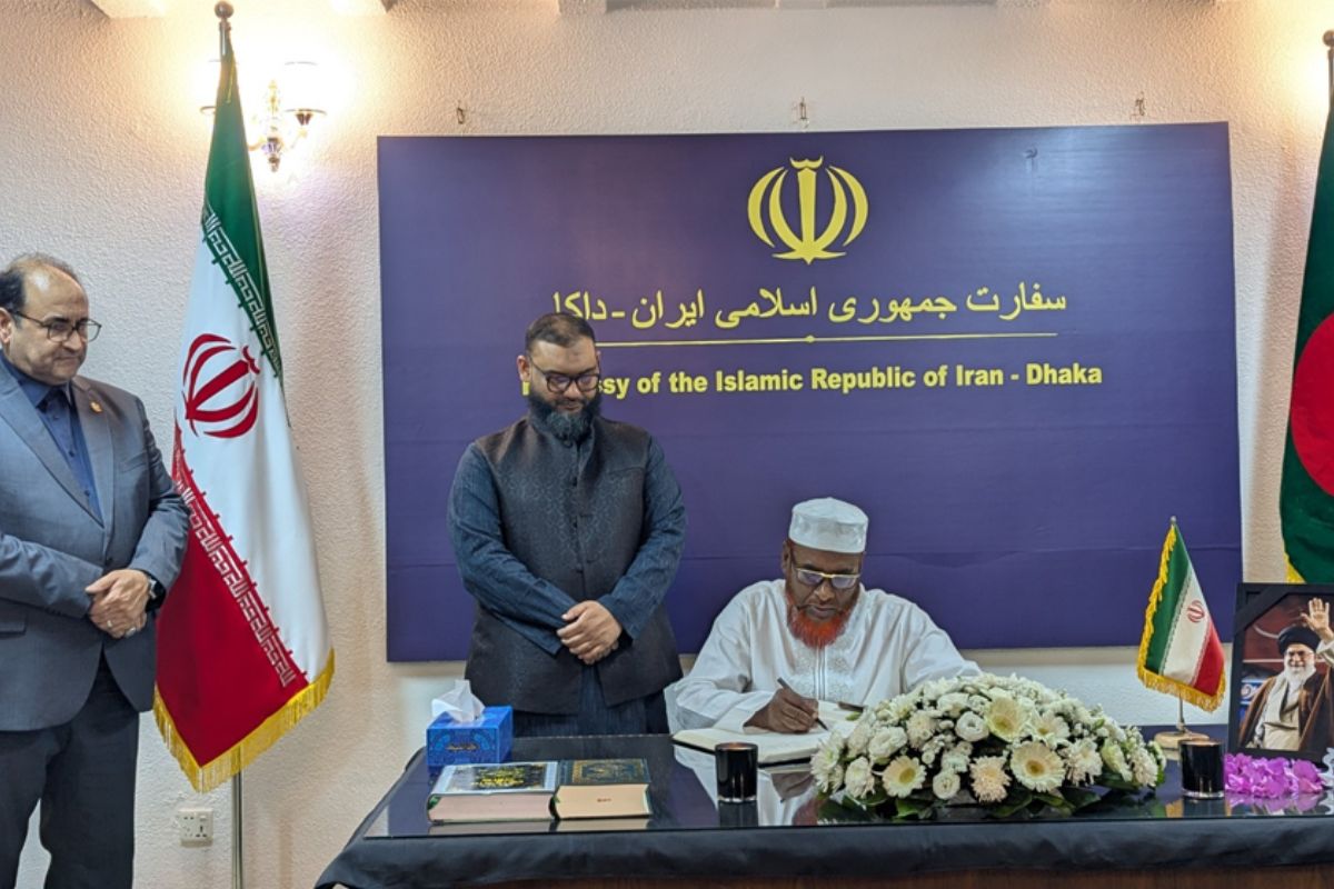 খামেনির শোক বইয়ে স্বাক্ষর করলেন জামায়াতের সেক্রিটারি