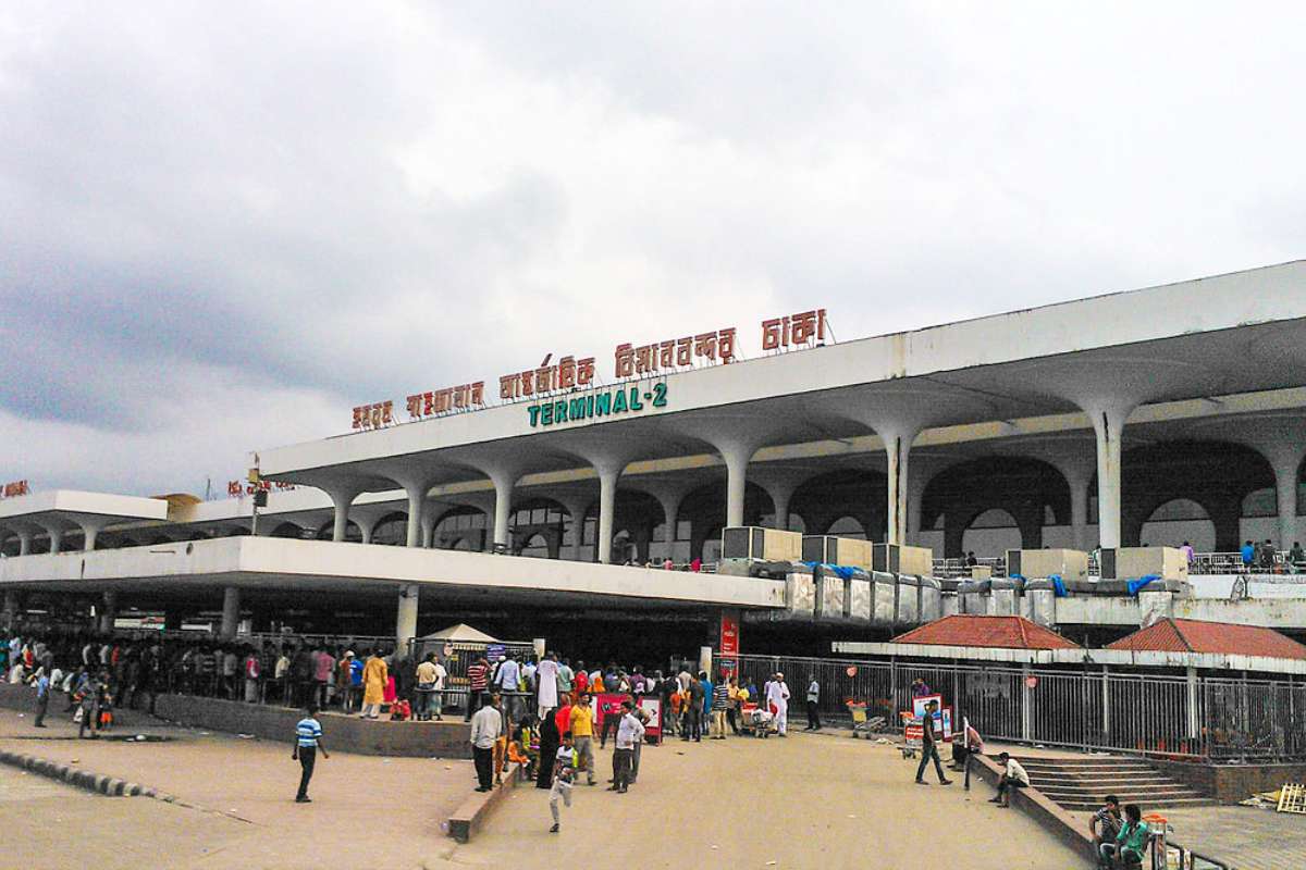 নয় দিনে মধ্যপ্রাচ্যের ৩০০ ফ্লাইট বাতিল