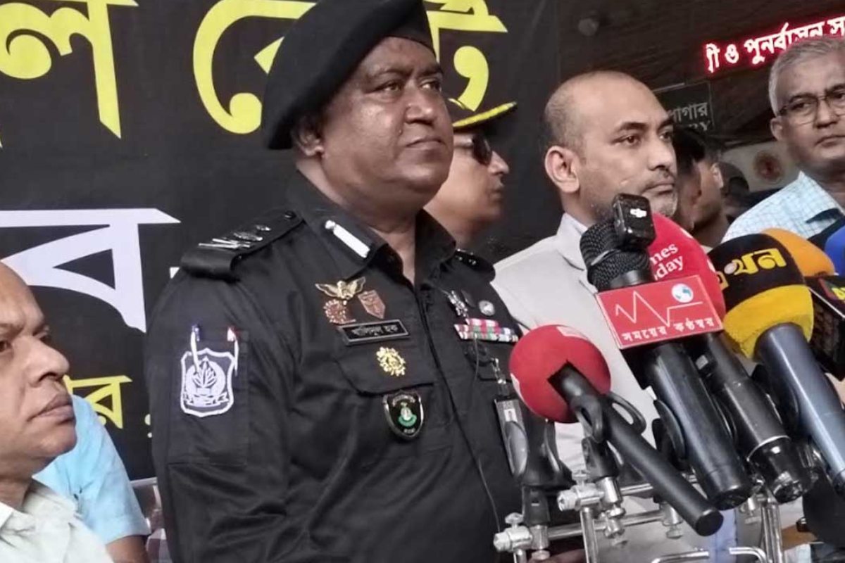 ৩ সরকারি হাসপাতালে র‍্যাবের অভিযান, ২০ দালাল আটক