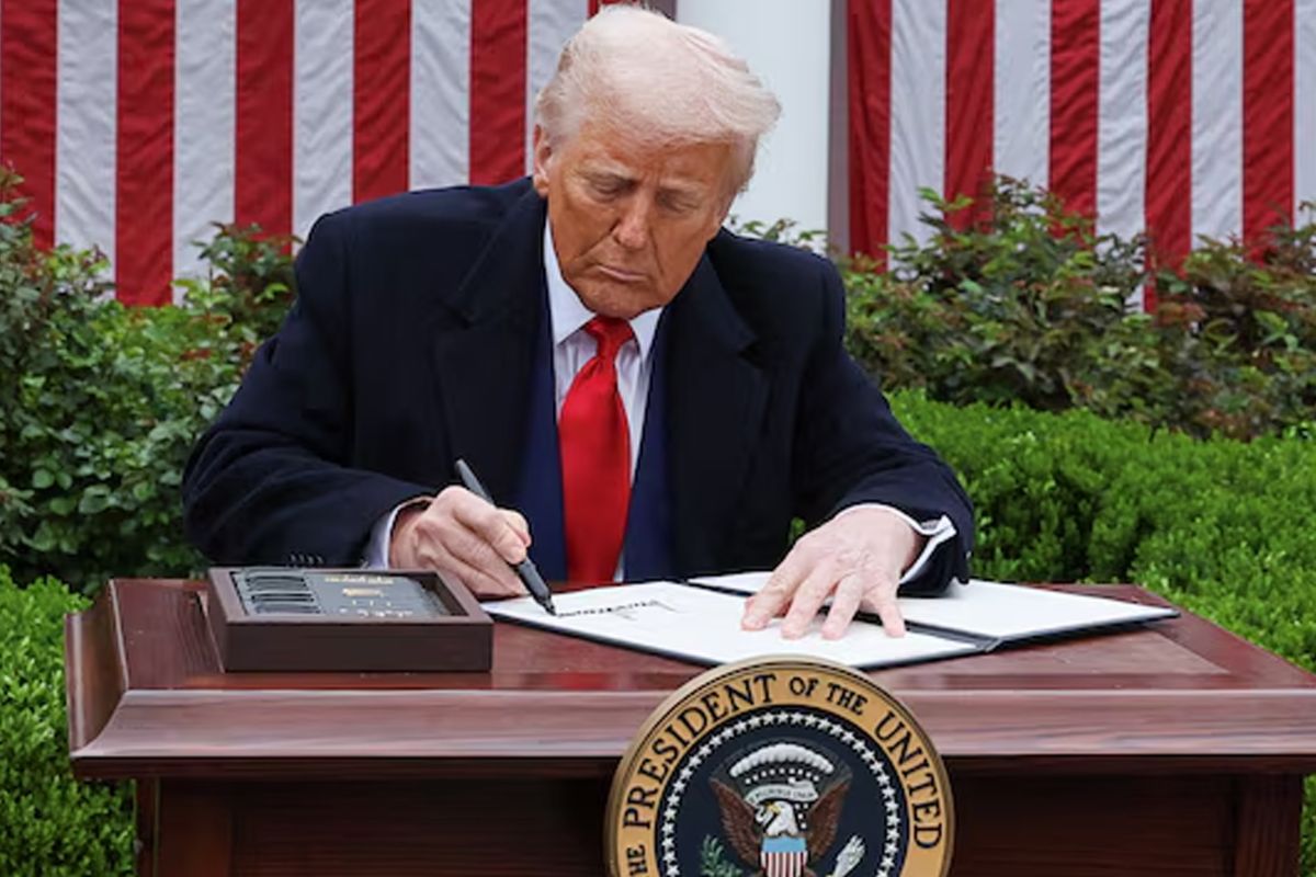 ইরান যুদ্ধ বন্ধের সিদ্ধান্ত নিচ্ছেন ট্রাম্প