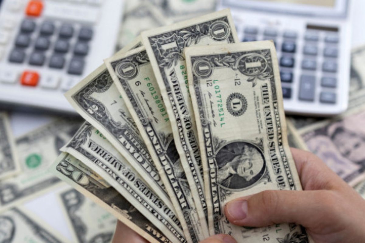 মধ্যপ্রাচ্য সংকটে ডলারের দামে হঠাৎ ঊর্ধ্বগতি