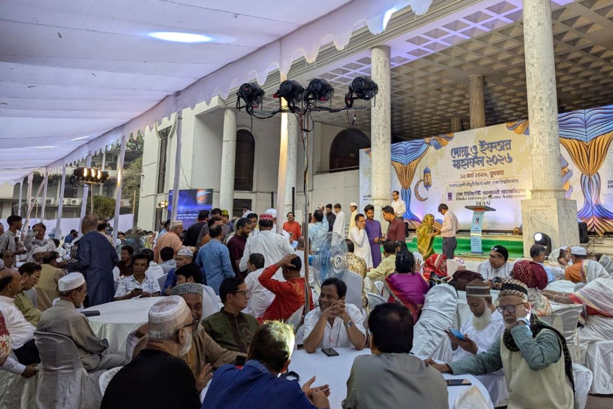 ডুয়ার ইফতারে ঢাবির সাবেক শিক্ষার্থীদের মিলনমেলা