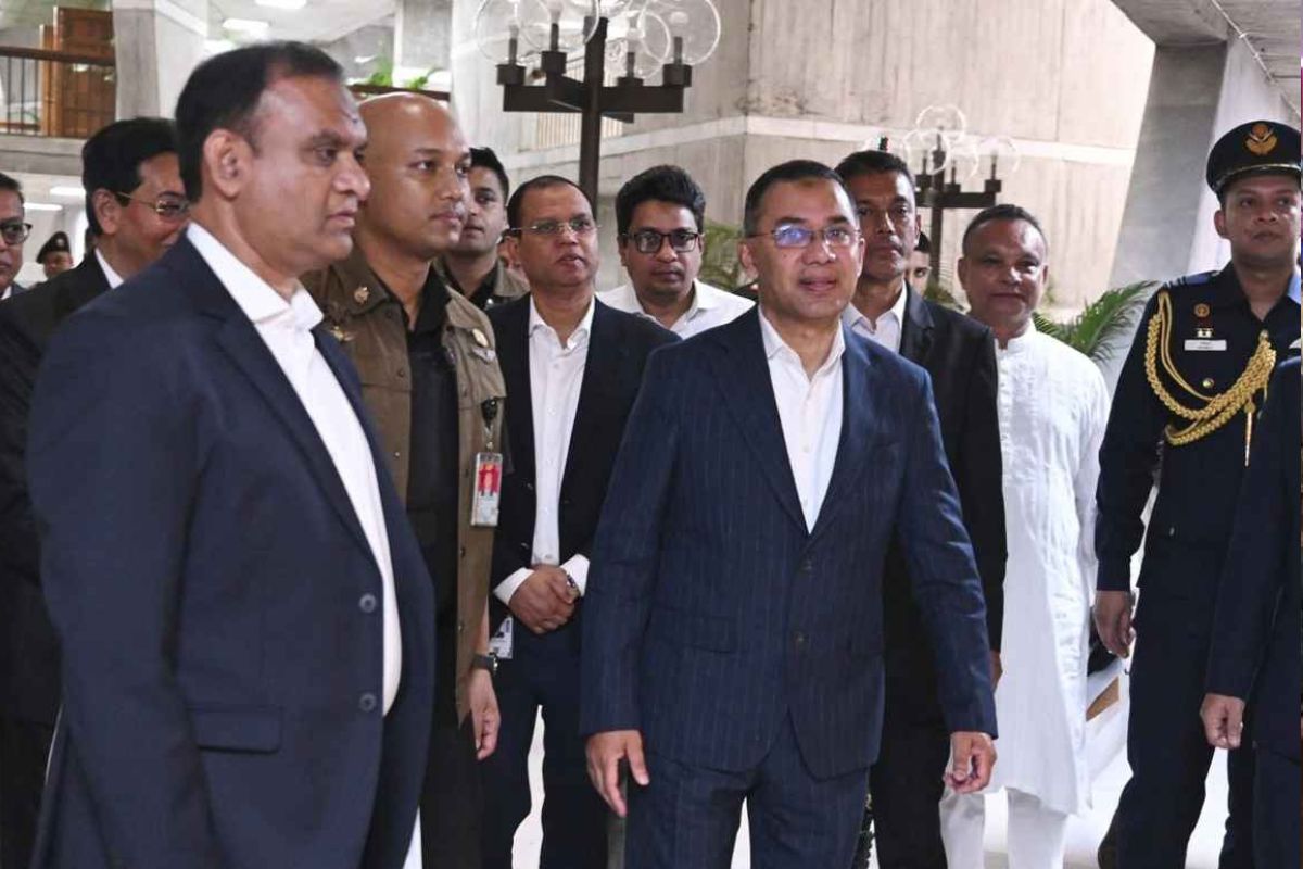 
প্রথম অধিবেশনে অংশ নিতে সংসদে প্রধানমন্ত্রী