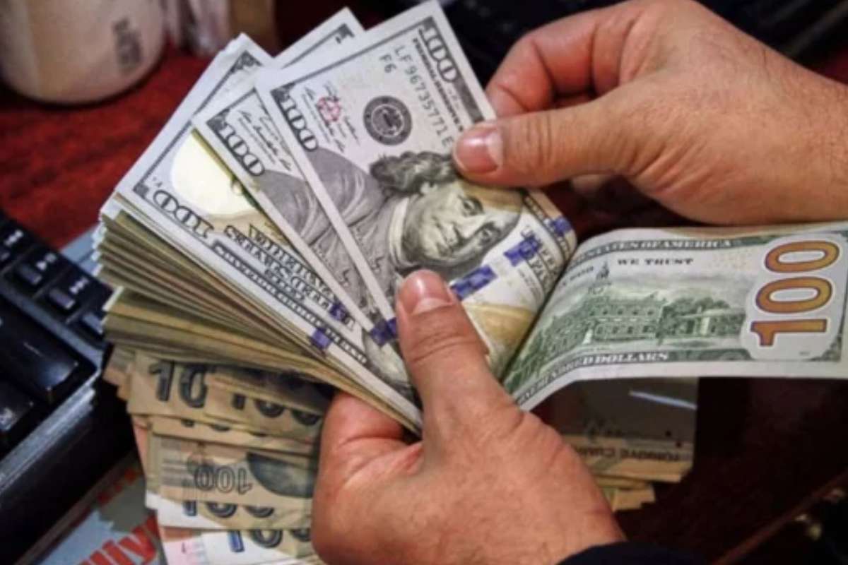 মধ্যপ্রাচ্য সংকটে অস্থির ডলারের বাজার: আবারও চাপের মুখে টাকা
