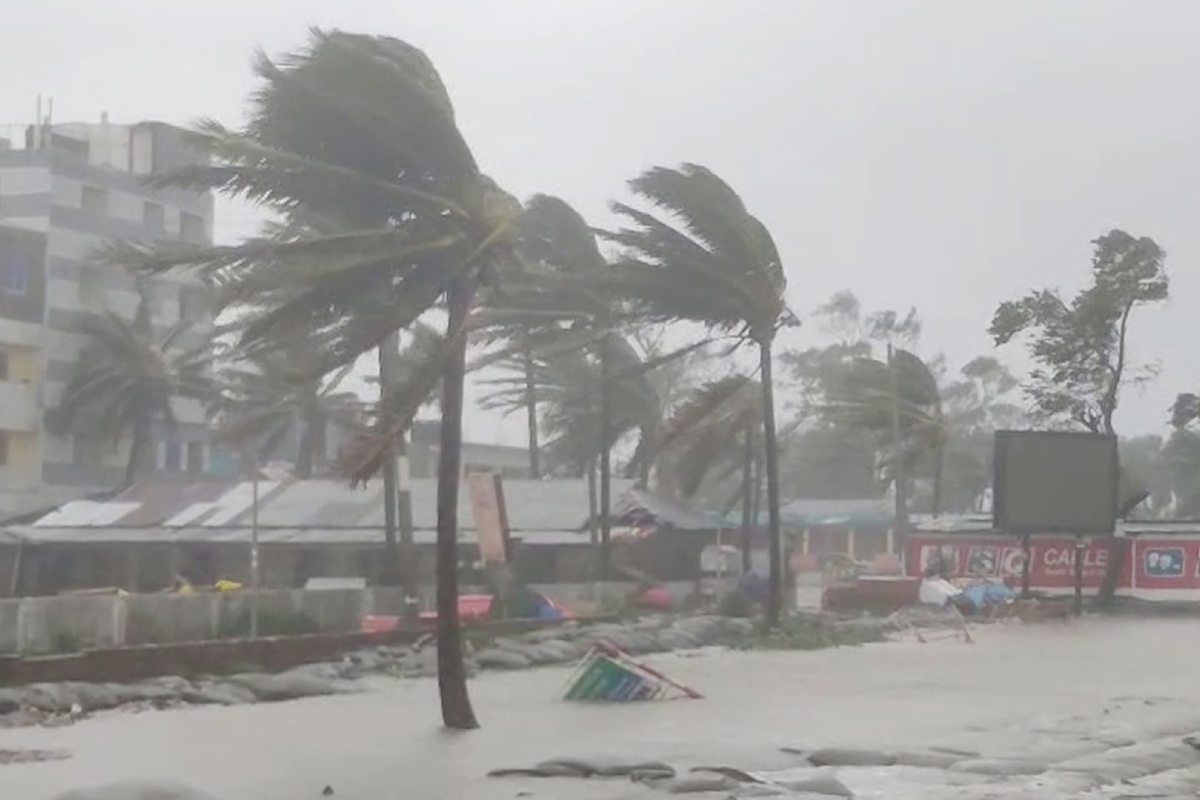 ৫ অঞ্চলে ৮০ কিমি বেগে ঝড়ের শঙ্কা, নদী বন্দরে সতর্কতা