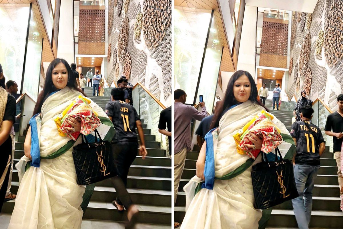 ‘আড়ং’-এ ফ্রি ব্যাগ না পেয়ে ক্ষোভ রুমিন ফারহানার