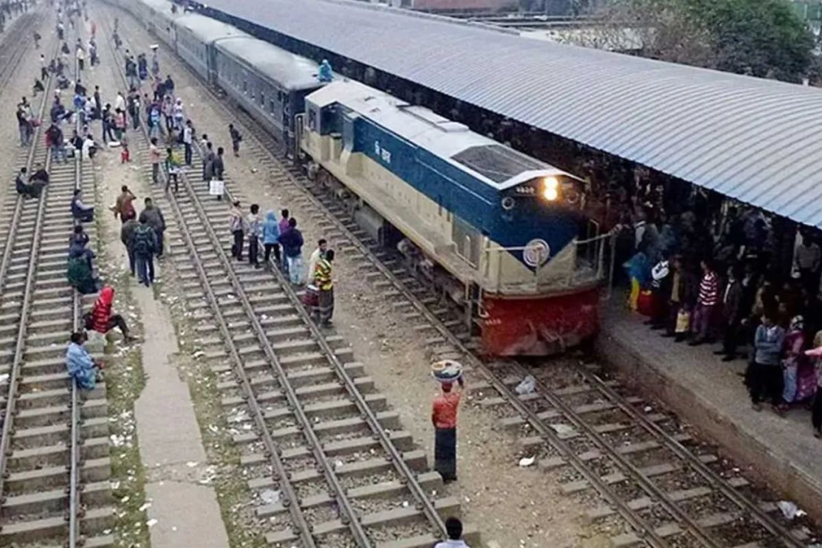 কাল থেকে ৯ ট্রেনের বিমানবন্দর স্টপেজ বন্ধ, টিকিটও মিলবে না