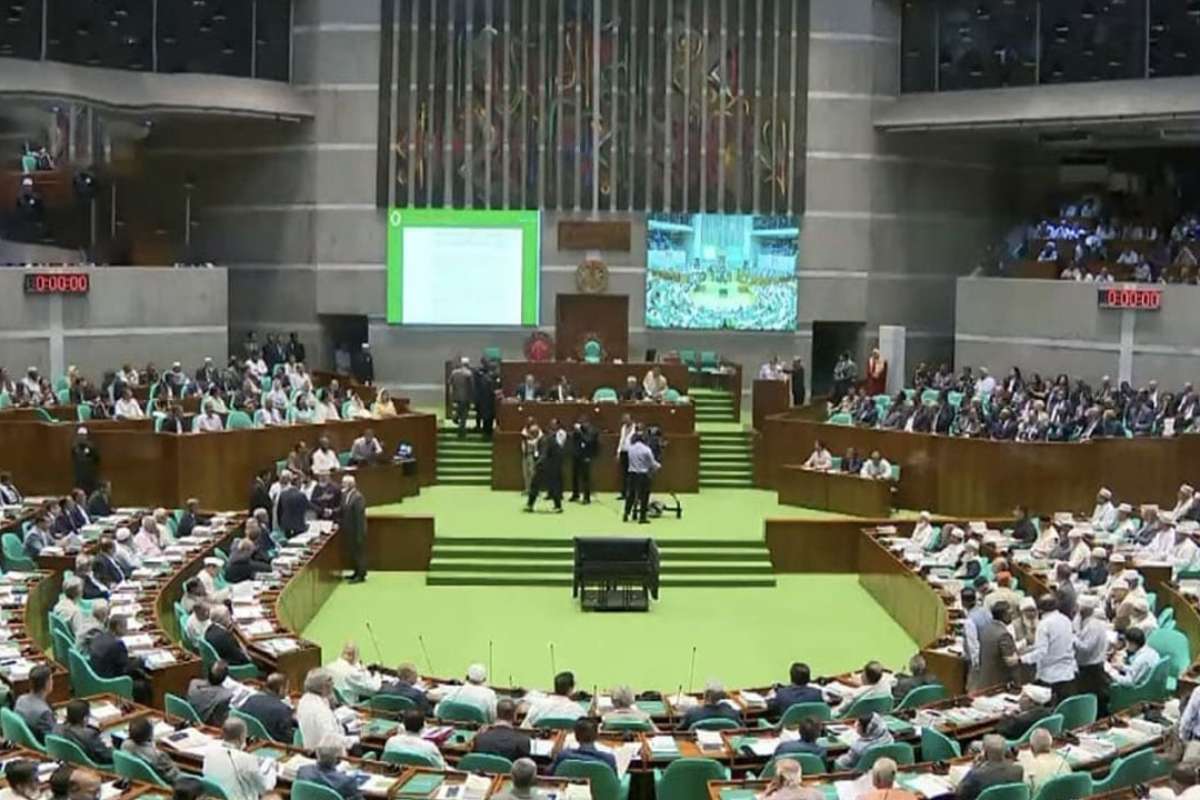 প্রধানমন্ত্রীর অনুপস্থিতিতে সংসদে দায়িত্ব পালন করবেন দুই মন্ত্রী