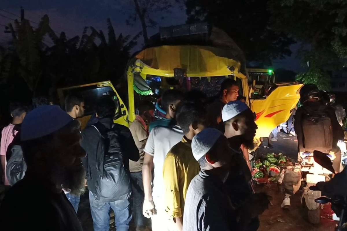 মাদারিপুরে বাস-ট্রাক মুখোমুখি সংঘর্ষ, আ-হ-ত ১৫